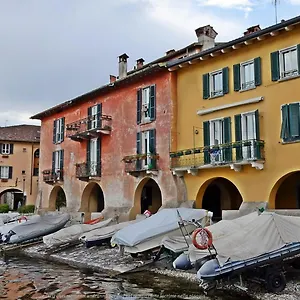 Portatorre Suite, A Charming In The Heart Of Como, Free Private Parking, Air Conditioning & More! , Côme Italia